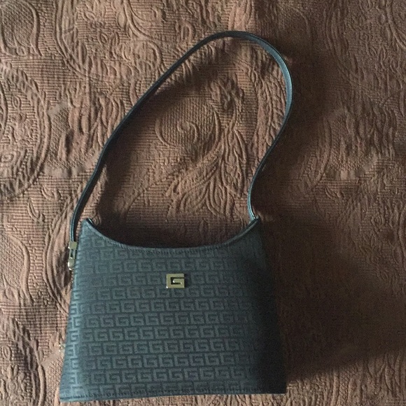 💕 Guess Handbag - Picture 2 of 6